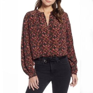 SOMETHING Navy Red Floral Easy Volume Top